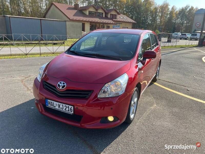 Używany Toyota Verso 2009 Bordowy Minivan