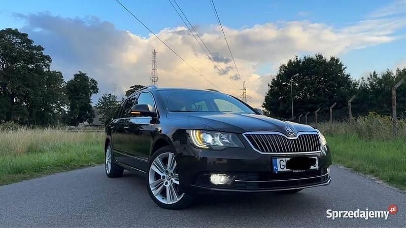 Brązowy Używany 2014 Skoda Superb Kombi | 55 000 zł (Uczciwa cena) - Obraz 1/4