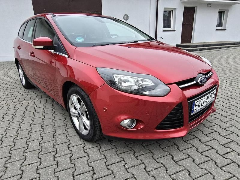 Bordowy Używany 2013 Ford Focus Kombi | 22 900 zł (Uczciwa cena) - Obraz 1/4