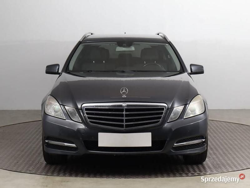 Używany Mercedes E200 2012 Szary Kombi