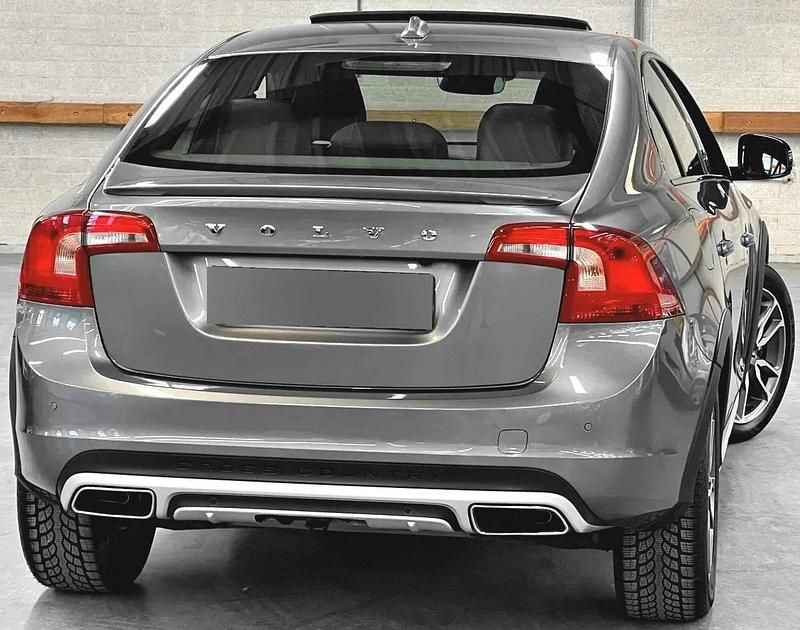 Używany Volvo S60 215 KM (158 kW) 2018 Szary Sedan/Limuzyna