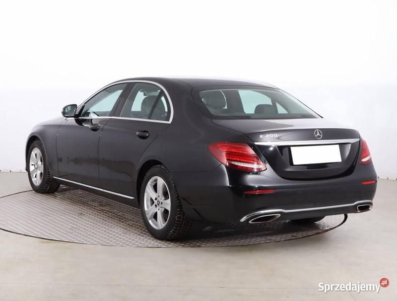 Używany Mercedes E200 2017 Czarny Sedan/Limuzyna