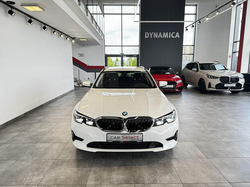 Biały Używany 2021 BMW 318 Advantage Kombi | 104 900 zł (Uczciwa cena) - Obraz 1/2