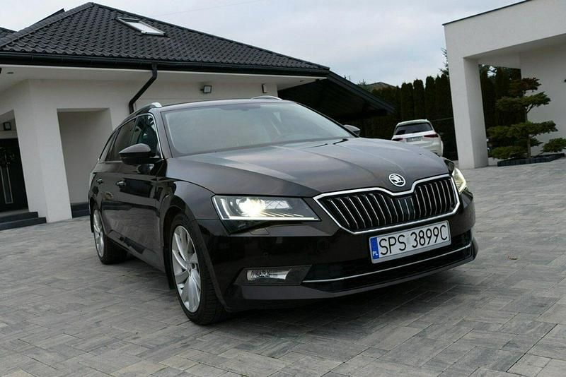 Używany Skoda Superb Sport 180 KM (132 kW) 2018 Brązowy (metalik, perła) Kombi