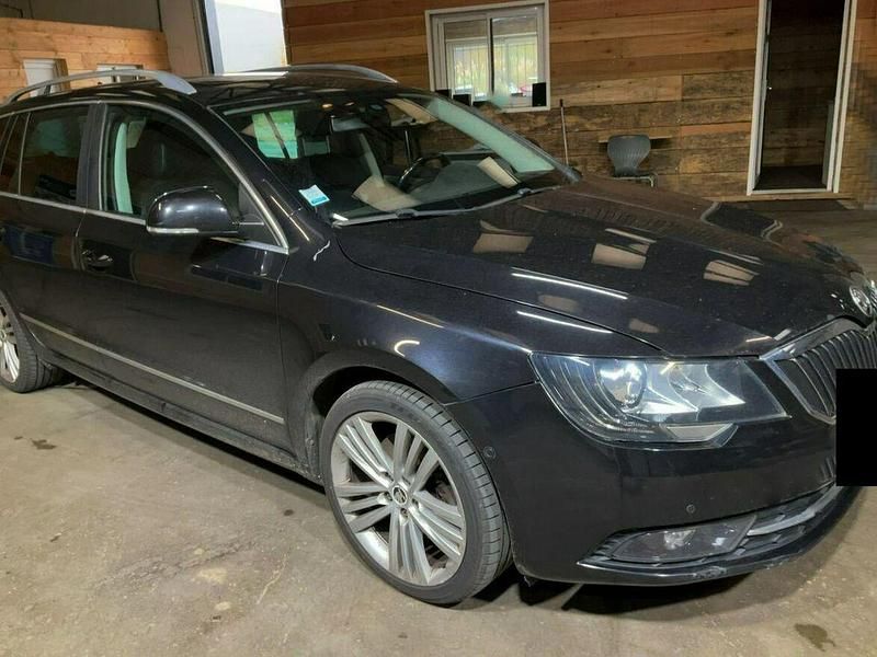 Używany Skoda Superb Elegance 2014 Czarny Kombi