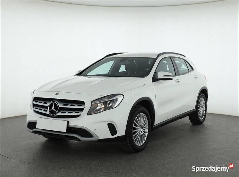 Używany Mercedes GLA180 2019 Biały SUV
