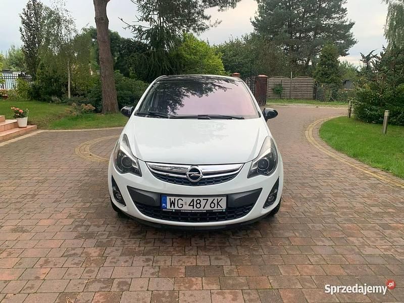 Biały Używany 2013 Opel Corsa Color Edition Hatchback | 21 500 zł (Uczciwa cena) - Obraz 1/4