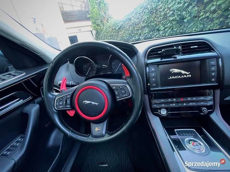 Czarny Używany 2017 Jaguar F-Pace Supercharged SUV | 98 500 zł (Dobra cena) - Obraz 1/4