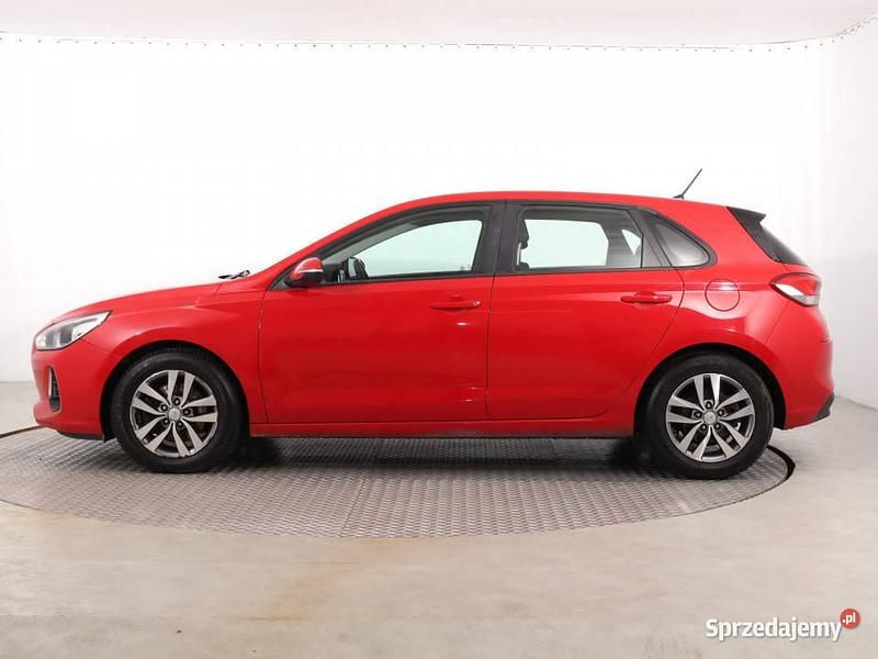Używany Hyundai i30 120 KM (88 kW) 2017 Czerwony Hatchback