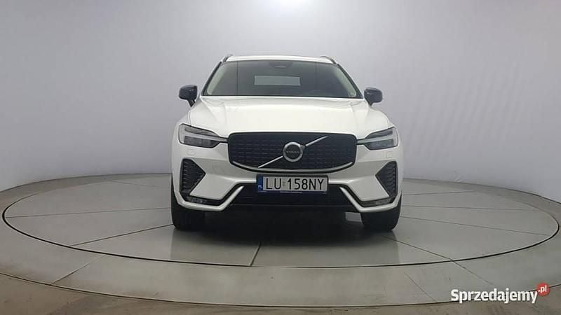 Biały Używany 2023 Volvo XC60 Plus SUV | 224 800 zł - Obraz 1/4