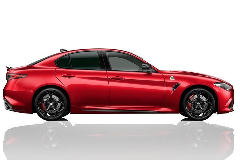 Lakier specjalny czerwony etna red Nowe 2025 Alfa Romeo Giulia Quadrifoglio Sedan/Limuzyna | 450 014 zł - Obraz 1/2