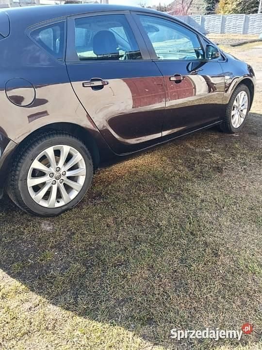 Używany Opel Astra 2013 Brązowy Hatchback