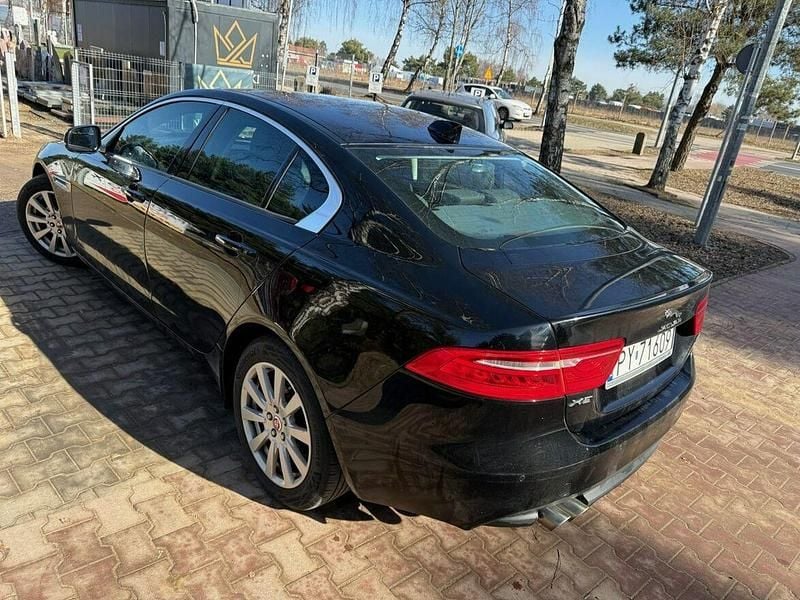Używany Jaguar XE 180 KM (132 kW) 2018 Czarny (metalik) Sedan/Limuzyna