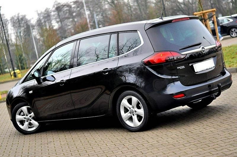 Używany Opel Zafira Tourer 2011 Czarny Minivan