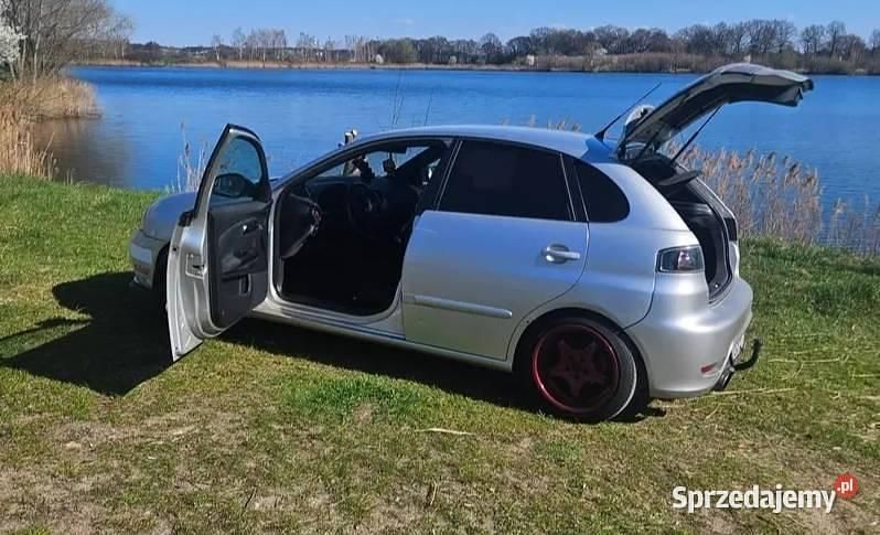 Srebrny Używany 2004 Seat Ibiza FR Hatchback | 8500 zł (Drogi) - Obraz 1/3