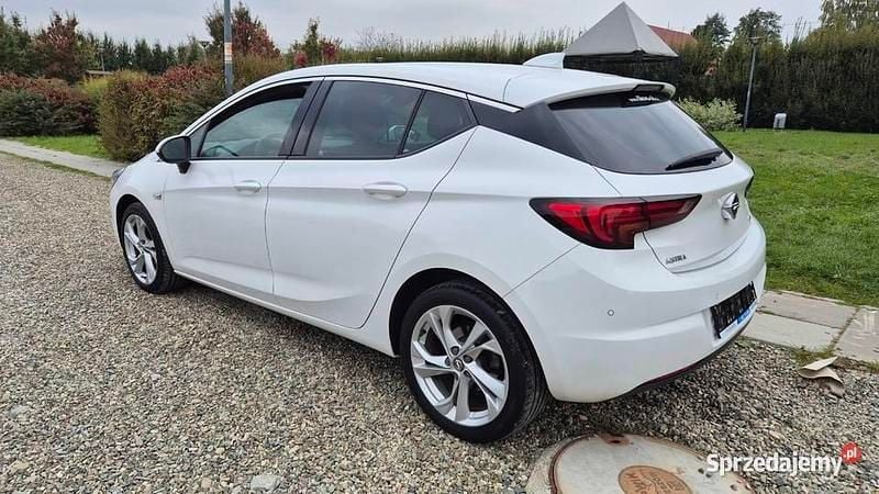 Biały Używany 2016 Opel Astra Hatchback | 28 900 zł (Uczciwa cena) - Obraz 1/4