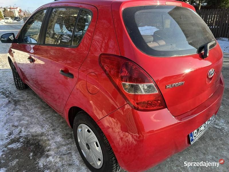 Używany Hyundai i20 77 KM (56 kW) 2009 Czerwony Hatchback