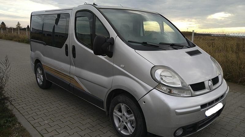 Używany Renault Trafic 2006 Srebrny Minivan