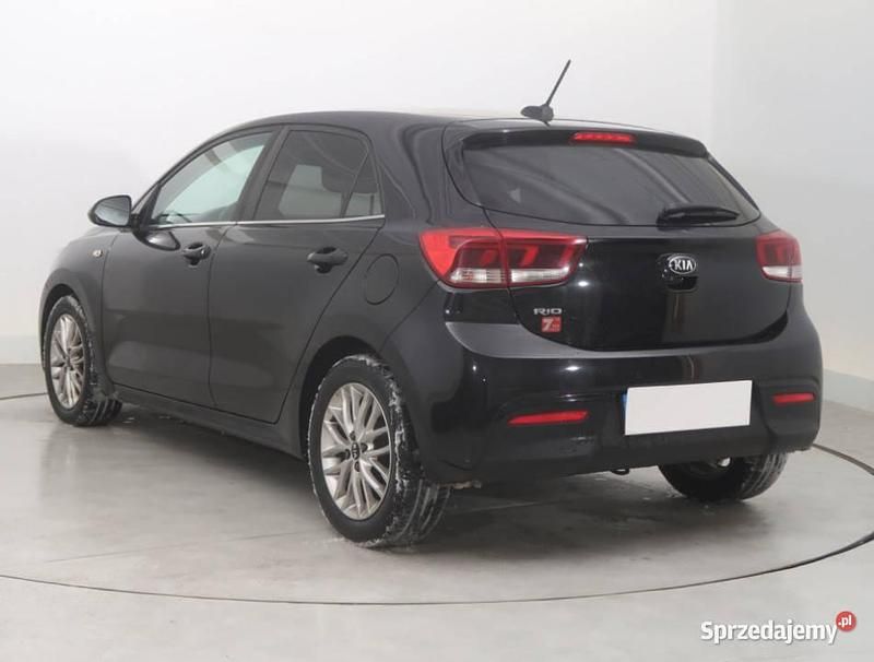 Używany Kia Rio 2018 Czarny Hatchback