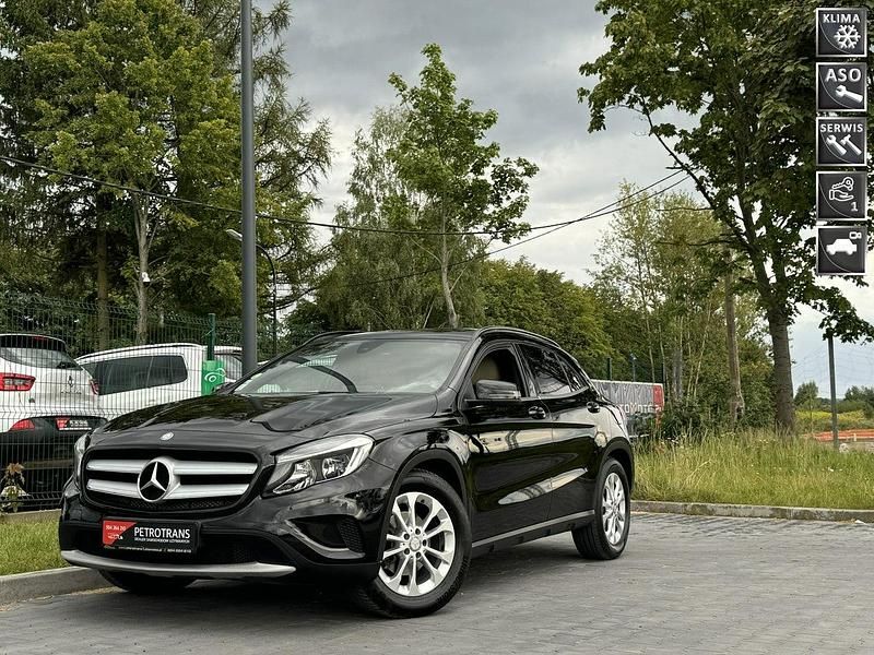 Czarny Używany 2016 Mercedes GLA180 SUV | 62 900 zł - Obraz 1/4