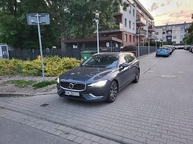 Używany Volvo V60 211 KM (155 kW) 2021 Kombi