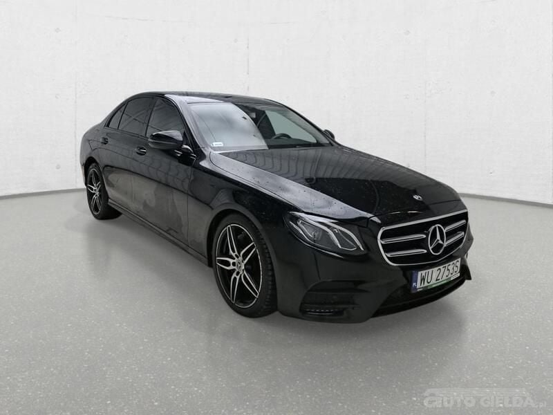 Czarny Używany 2019 Mercedes E220 Sedan/Limuzyna | 95 246 zł (Dobra cena) - Obraz 1/4