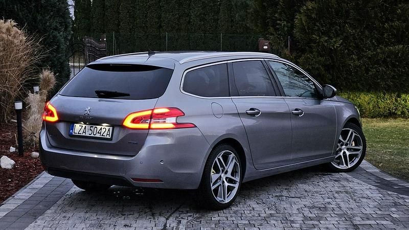 Używany Peugeot 308 150 KM (110 kW) 2015 Srebrny Kombi
