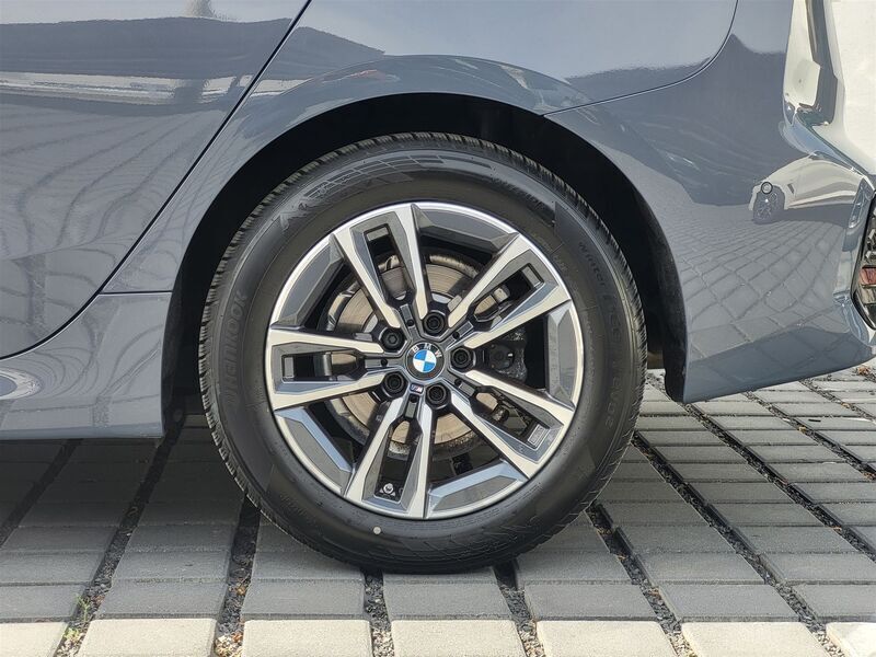 Używany BMW 218 Active Tourer Luxury Line 136 KM (100 kW) 2023 Szary sparkling copper metalizowany Minivan