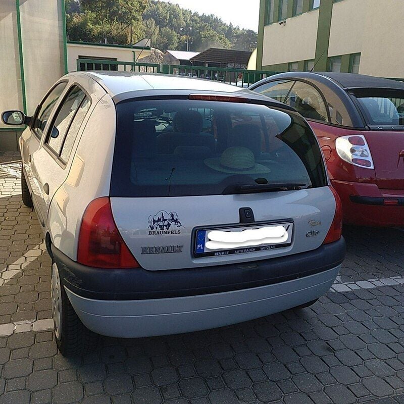 Używany Renault Clio II 75 KM (55 kW) 2000 Srebrny Hatchback