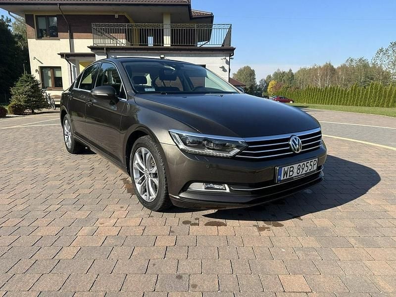 Brązowy Używany 2016 VW Passat Sedan/Limuzyna | 55 800 zł (Uczciwa cena) - Obraz 1/4