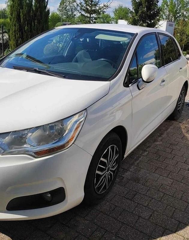 Biały Używany 2012 Citroën C4 Hatchback | 23 700 zł (Drogi) - Obraz 1/4