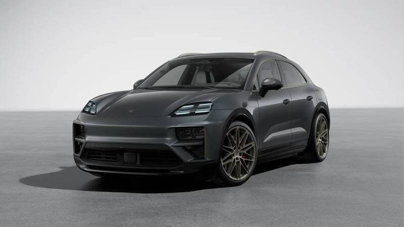 Volcano grey metallic Nowe 2024 Porsche Macan Turbo SUV | 680 810 zł - Obraz 1/4