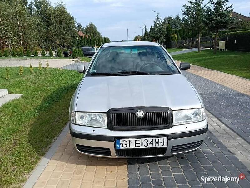 Srebrny Używany 2001 Skoda Octavia Hatchback | 3200 zł (Uczciwa cena) - Obraz 1/4
