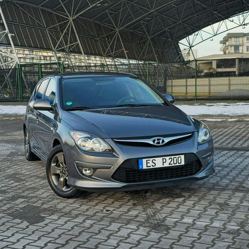 Używany Hyundai i30 Classic 109 KM (80 kW) 2010 Szary Hatchback