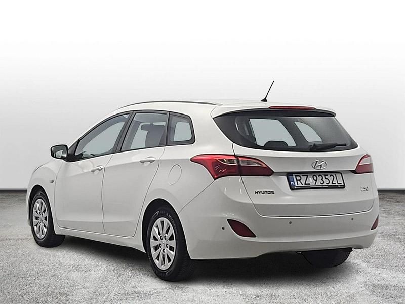 Używany Hyundai i30 135 KM (99 kW) 2015 Biały Kombi