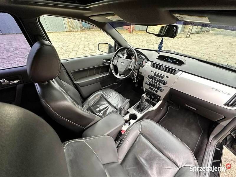Używany Ford Focus 2009 Czarny Sedan/Limuzyna
