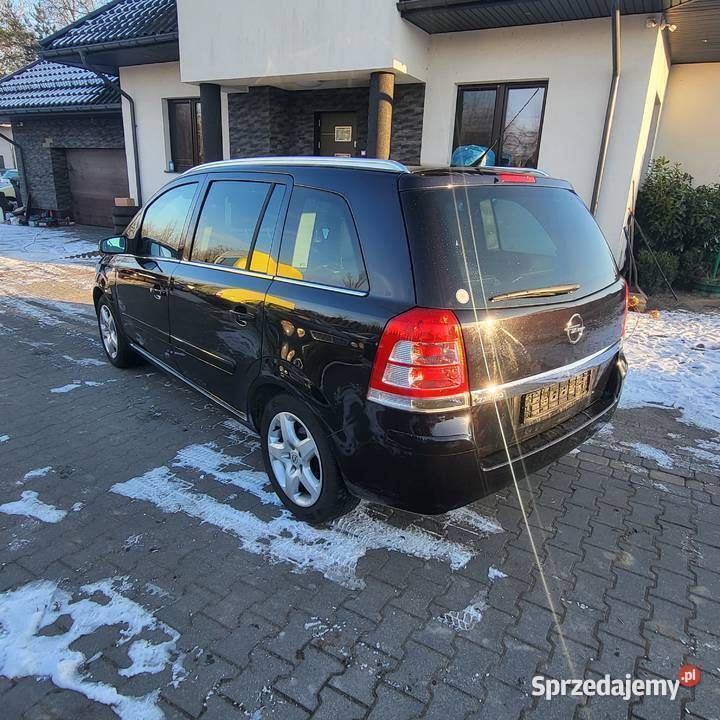 Czarny Używany 2009 Opel Zafira Cosmo Minivan | 17 100 zł (Uczciwa cena) - Obraz 1/4