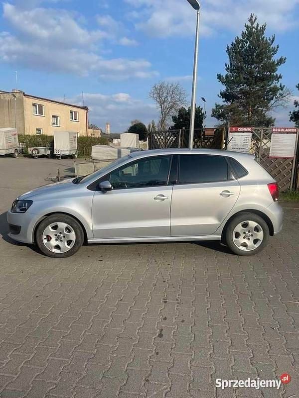Srebrny Używany 2009 VW Polo Hatchback | 15 500 zł (Uczciwa cena) - Obraz 1/4