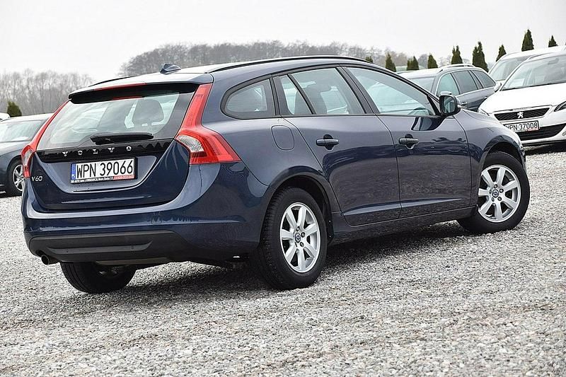 Używany Volvo V60 116 KM (85 kW) 2013 Granatowy Kombi