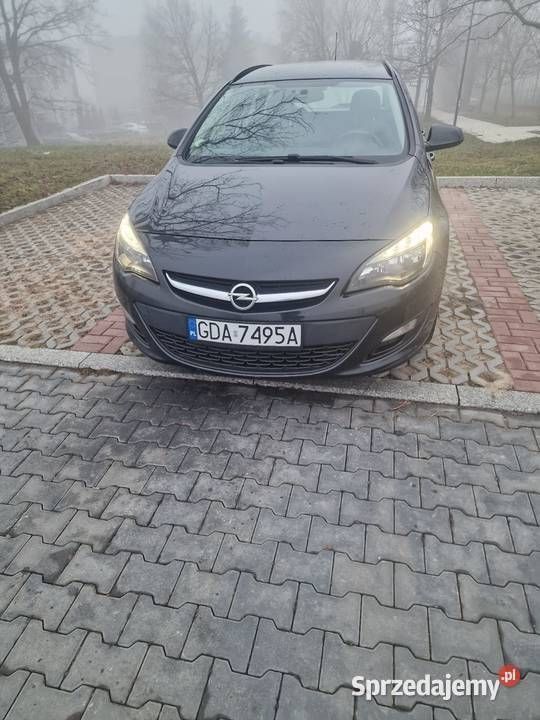 Czarny Używany 2013 Opel Astra Sport Kombi | 21 500 zł (Dość drogi) - Obraz 1/4