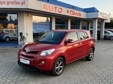 Bordowy Używany 2010 Toyota Urban Cruiser SUV | 27 900 zł - Obraz 1/4