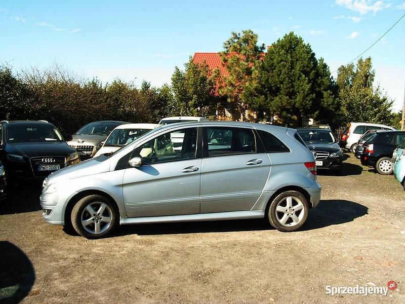 Srebrny Używany 2005 Mercedes B180 Minivan | 9900 zł (Uczciwa cena) - Obraz 1/4