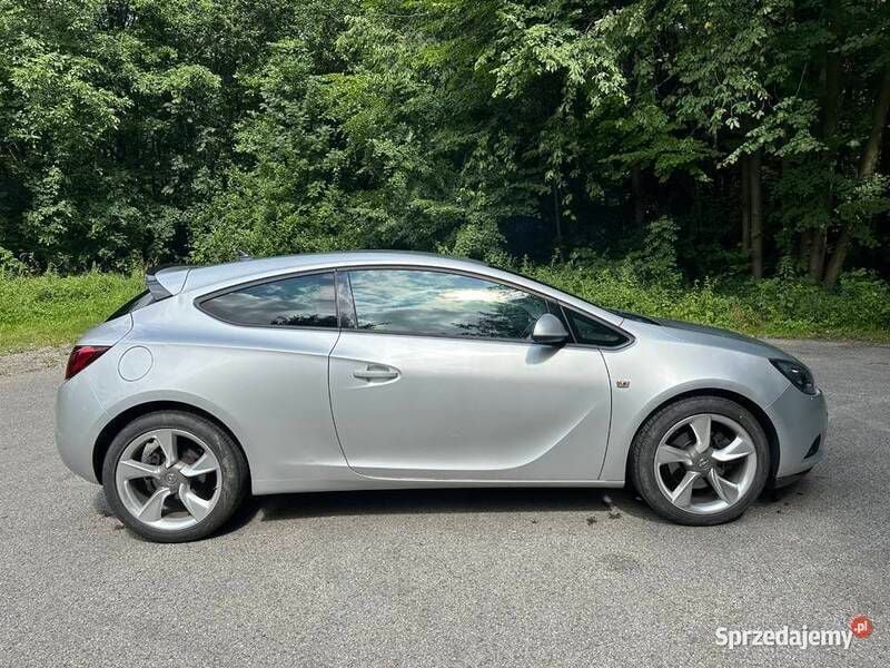 Używany Opel Astra GTC 2011 Srebrny Coupe