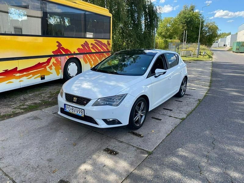 Biały Używany 2013 Seat Leon Hatchback | 28 990 zł (Uczciwa cena) - Obraz 1/4