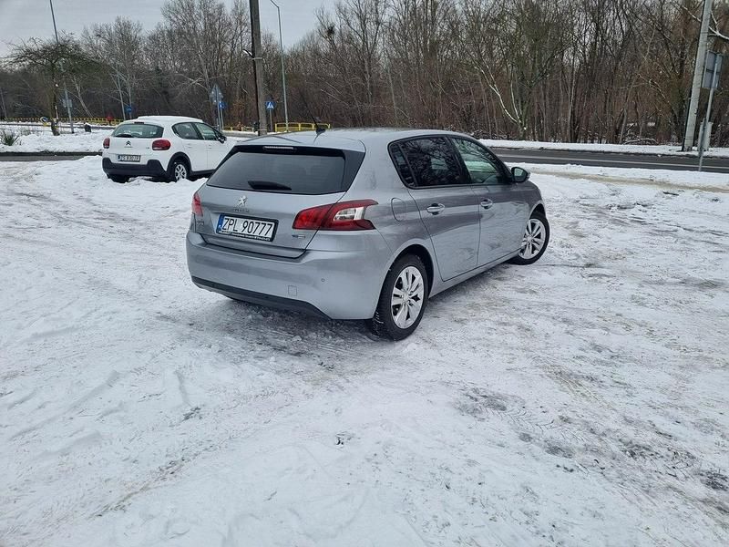 Używany Peugeot 308 110 KM (80 kW) 2017 Inny (metalik) Hatchback