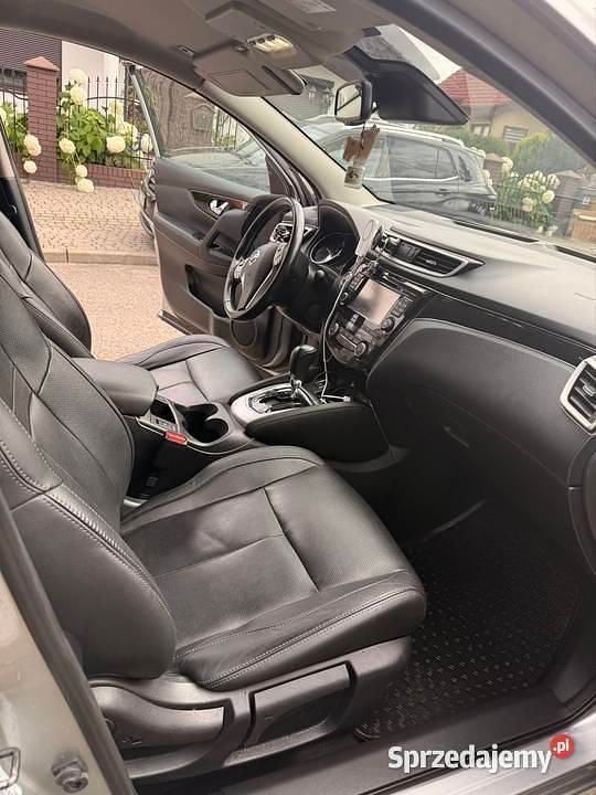 Srebrny Używany 2015 Nissan Qashqai Tekna SUV | 45 999 zł (Uczciwa cena) - Obraz 1/4