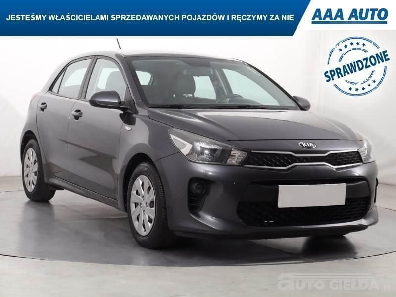 Szary Używany 2017 Kia Rio | 34 999 zł (Uczciwa cena) - Obraz 1/4