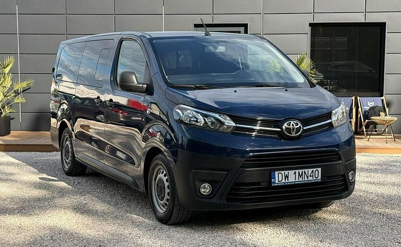 Niebieski ciemny Używany 2022 Toyota Proace Verso Kombi | 94 800 zł (Dobra cena) - Obraz 1/3