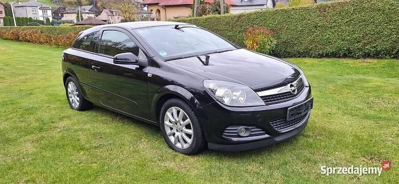 Czarny Używany 2007 Opel Astra GTC Coupe | 13 900 zł (Uczciwa cena) - Obraz 1/4