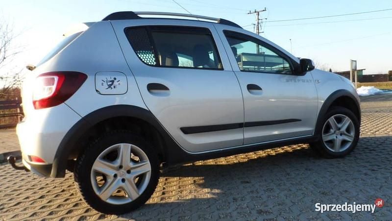 Srebrny Używany 2014 Dacia Sandero Stepway Hatchback | 24 800 zł - Obraz 1/4